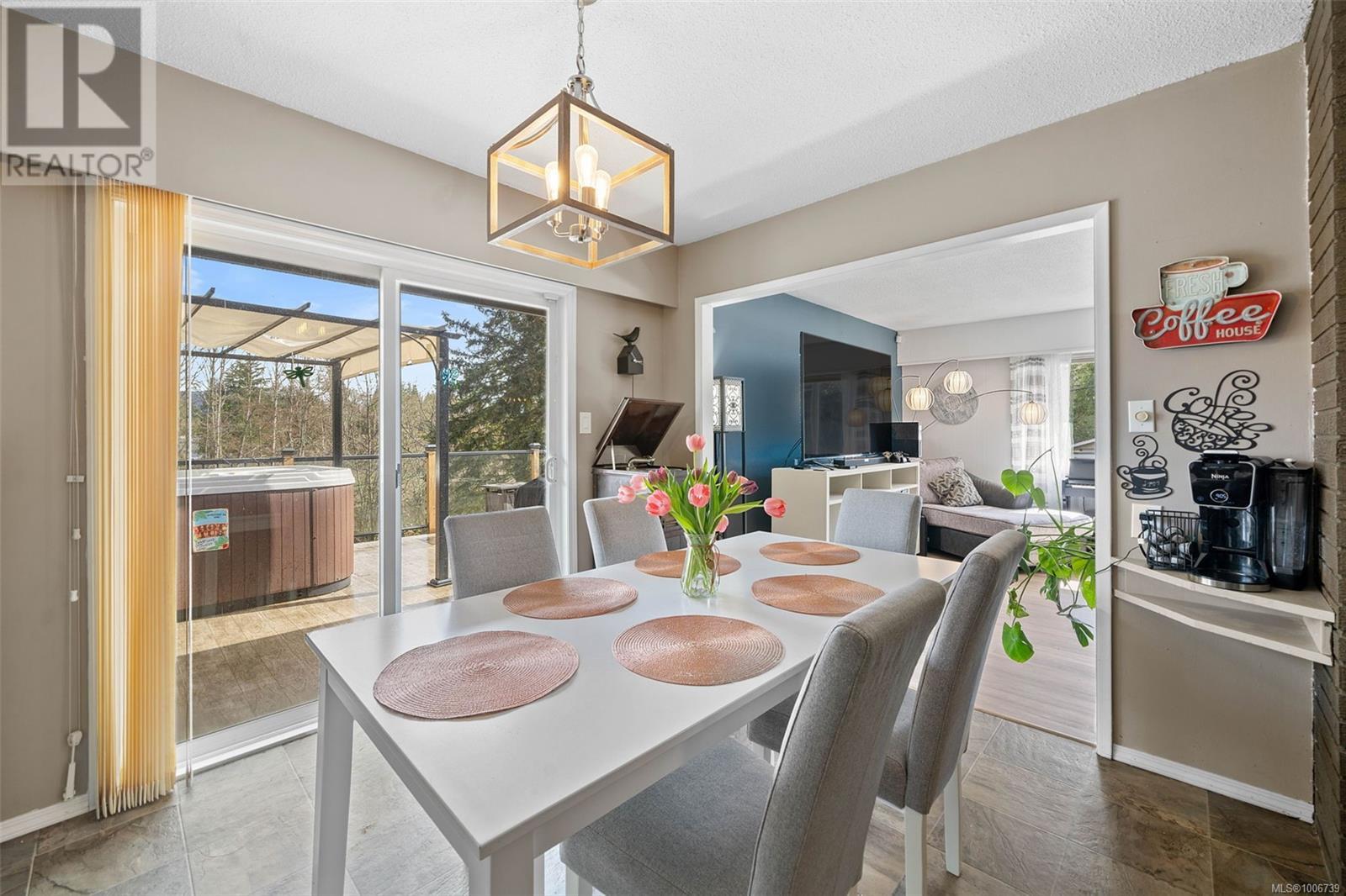 Photo 5 of 3039 Lashman Ave, Duncan BC