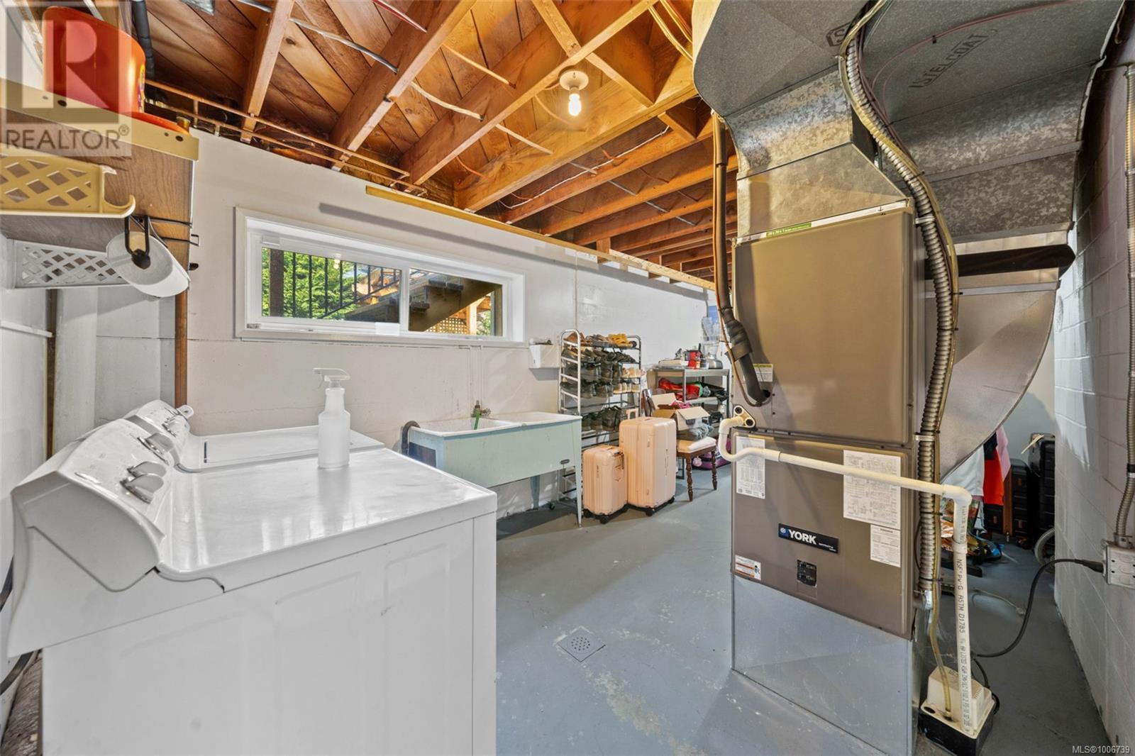 Photo 31 of 3039 Lashman Ave, Duncan BC
