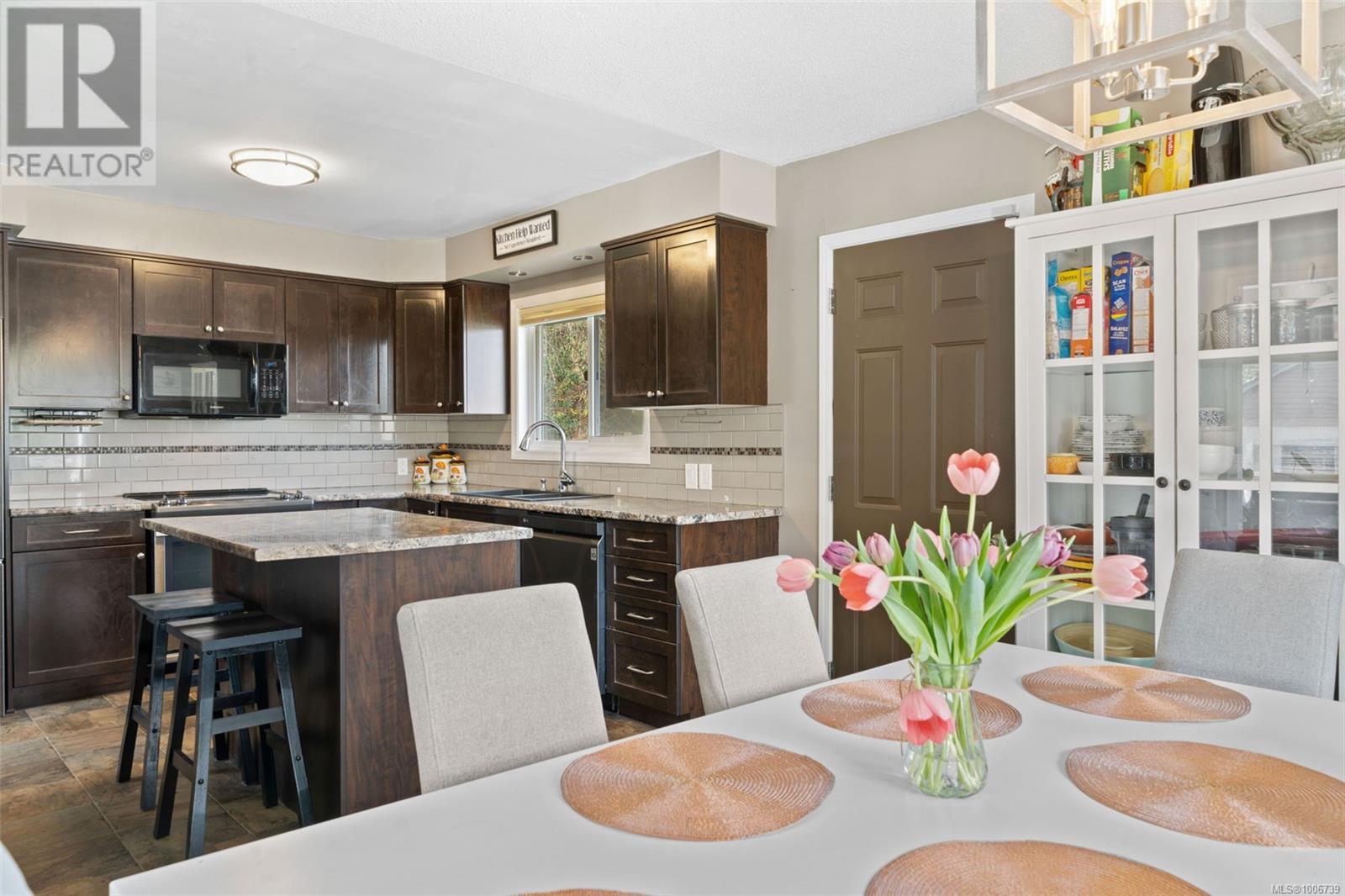 Photo 21 of 3039 Lashman Ave, Duncan BC