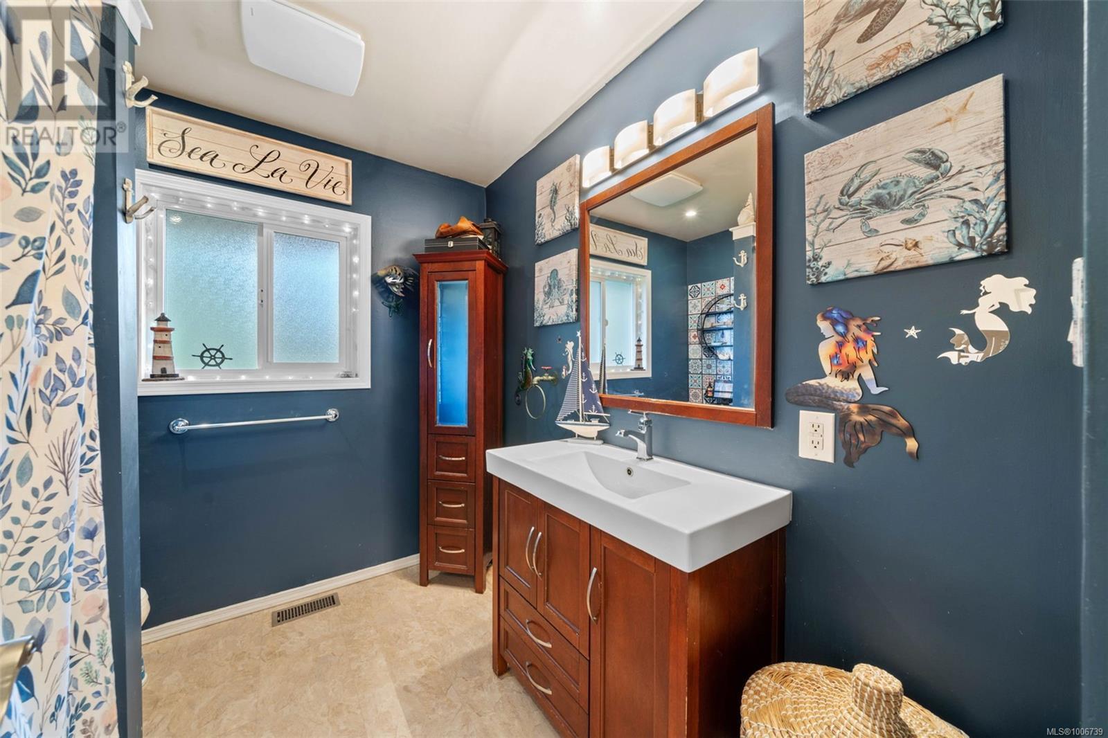 Photo 10 of 3039 Lashman Ave, Duncan BC