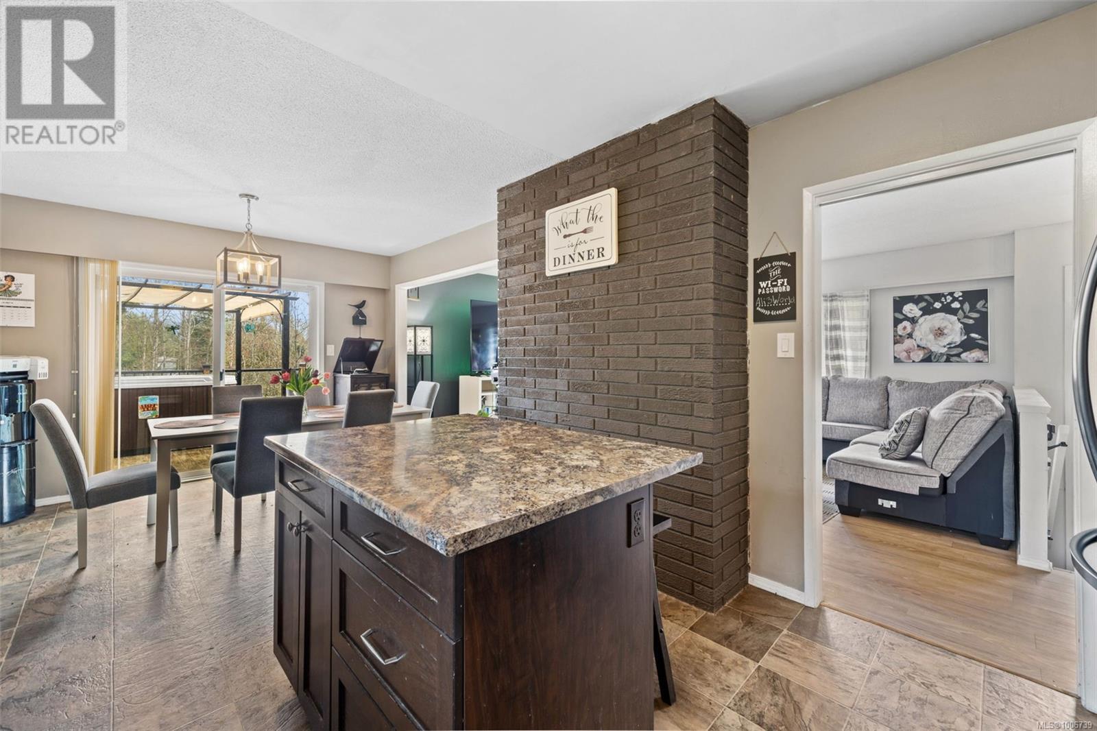 Photo 4 of 3039 Lashman Ave, Duncan BC