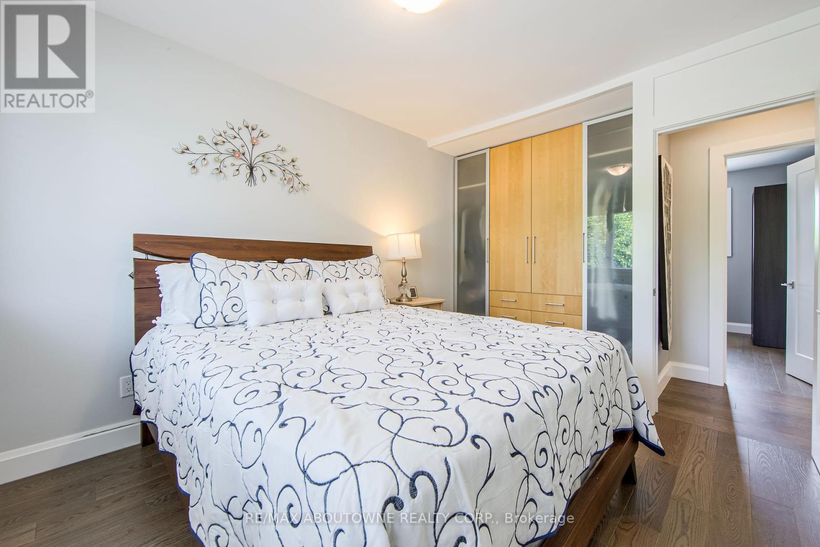 Photo 15 of 2122 Bridge Road, Oakville ON