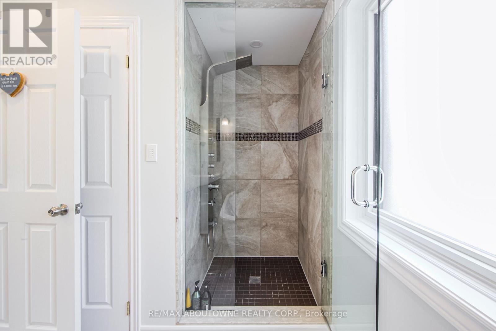 Photo 17 of 2122 Bridge Road, Oakville ON
