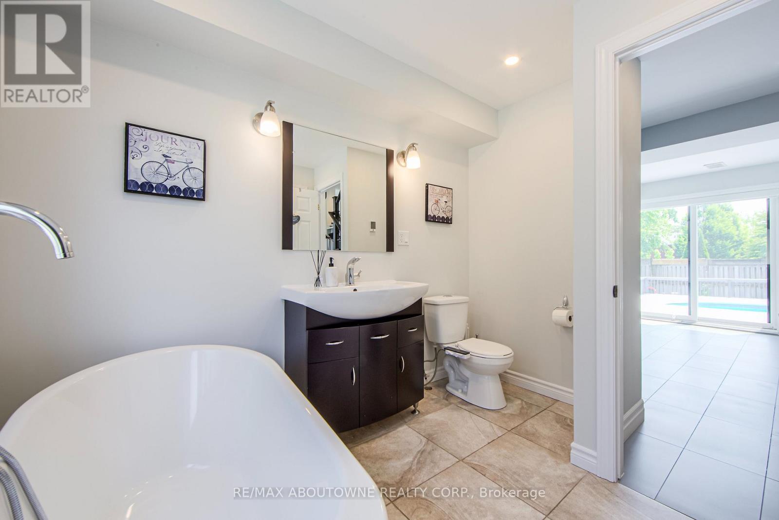Photo 18 of 2122 Bridge Road, Oakville ON