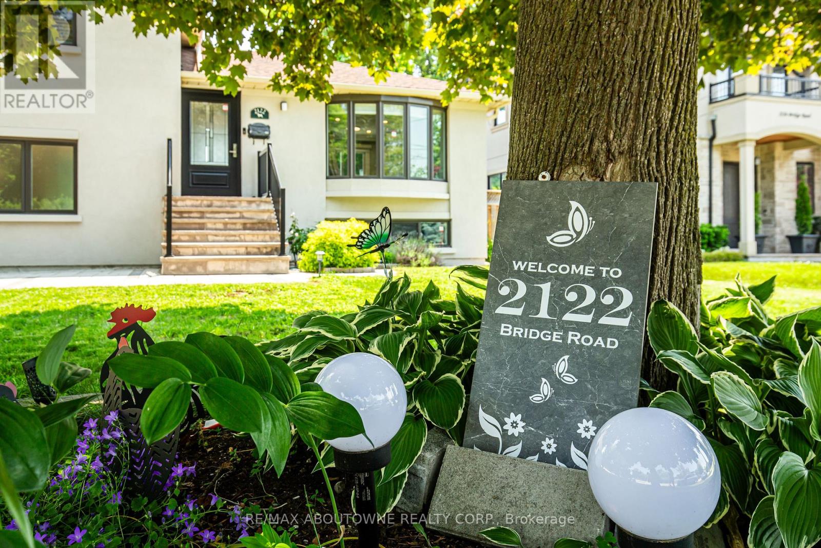 Photo 3 of 2122 Bridge Road, Oakville ON