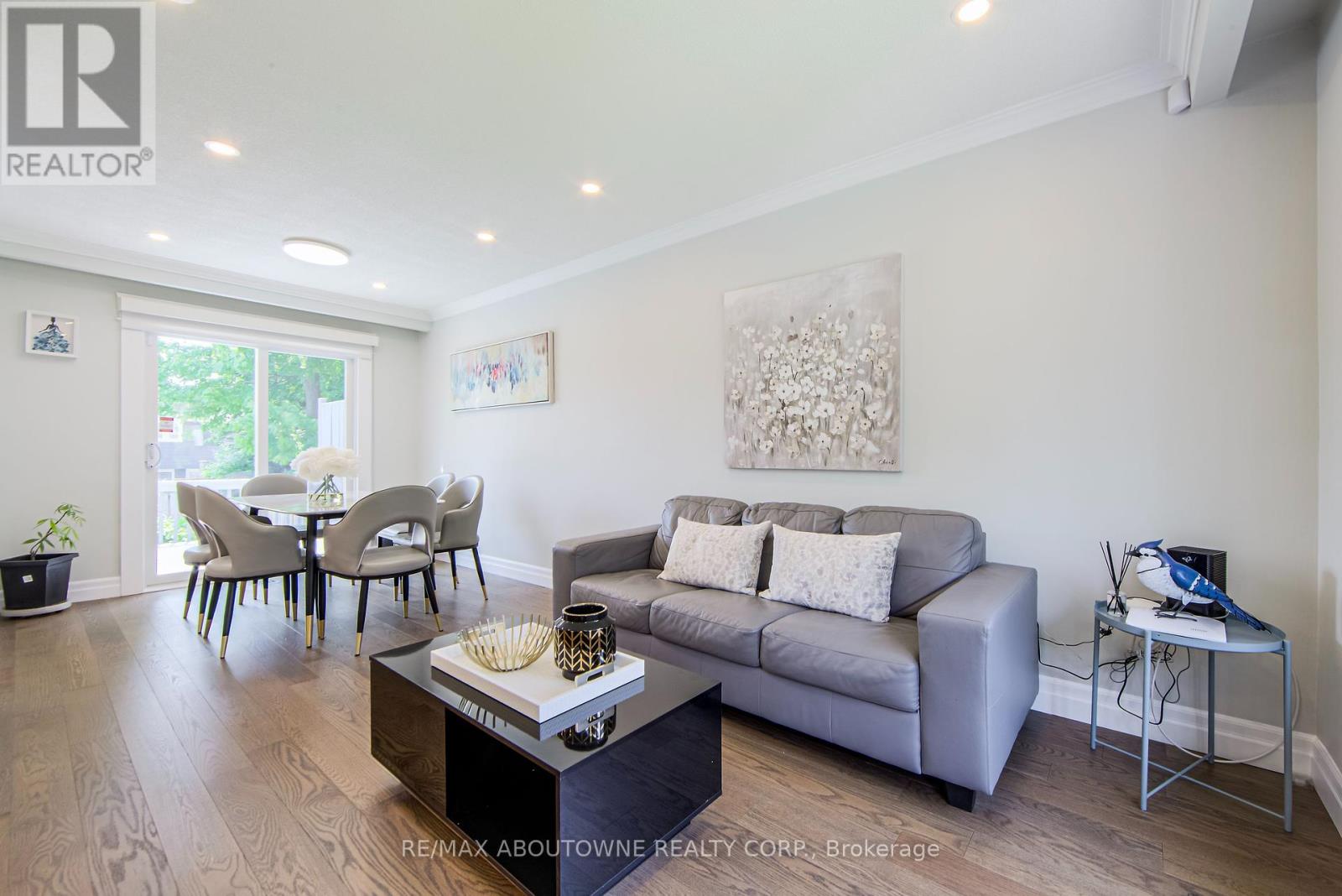 Photo 6 of 2122 Bridge Road, Oakville ON