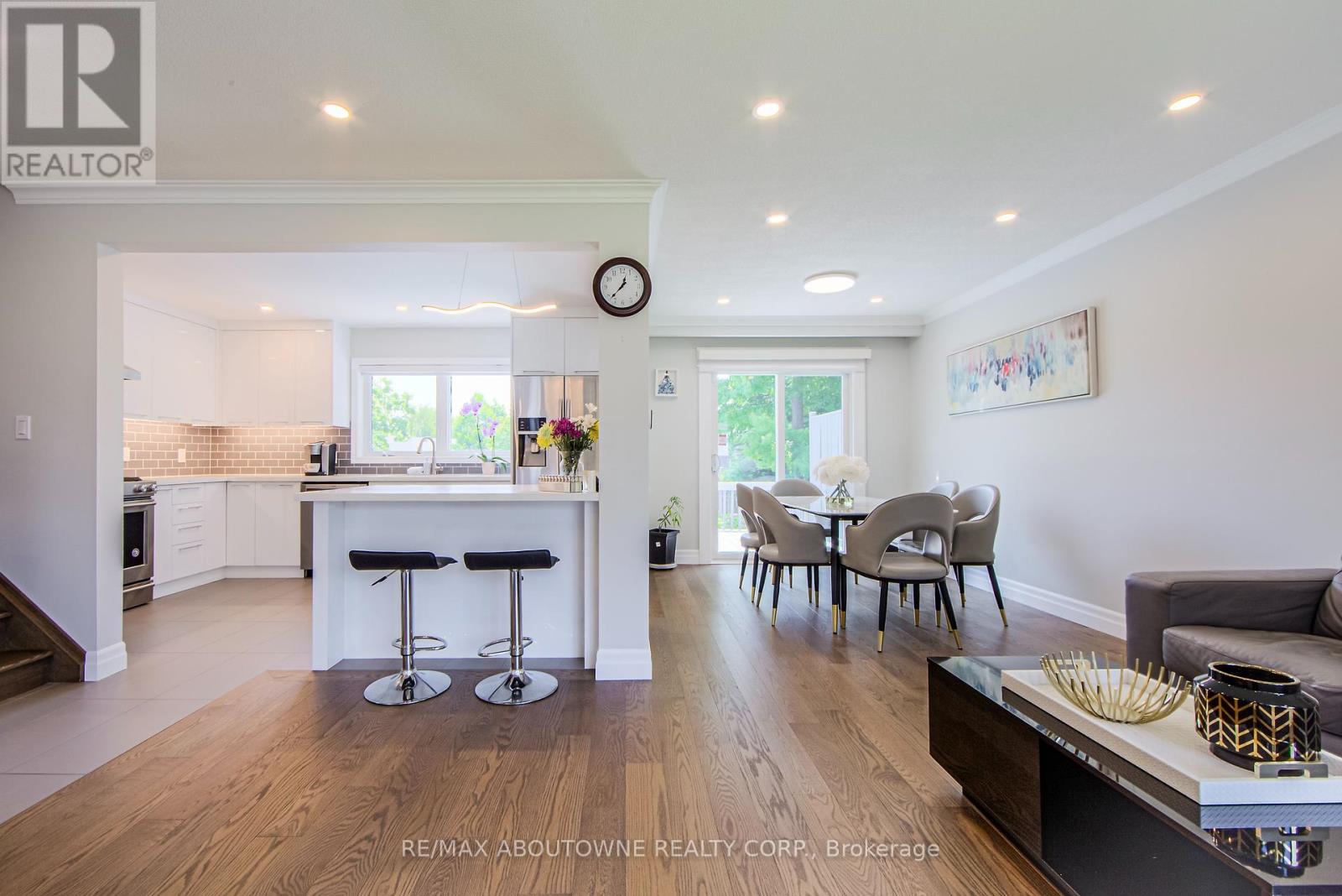 Photo 7 of 2122 Bridge Road, Oakville ON