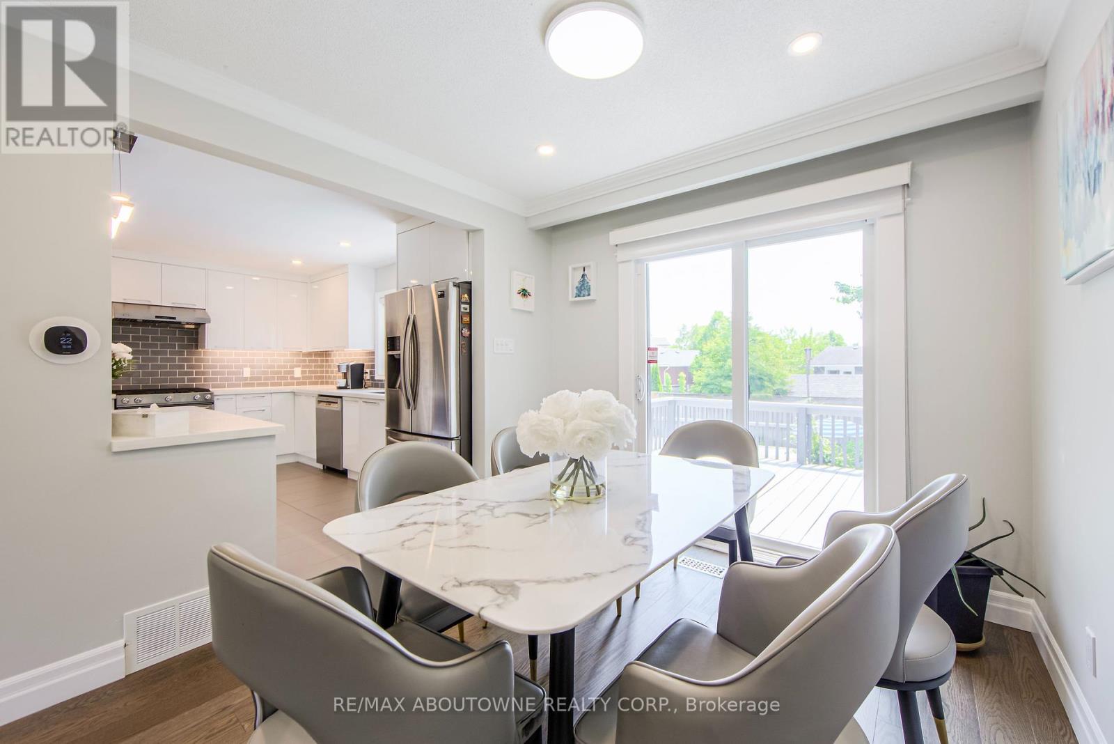 Photo 8 of 2122 Bridge Road, Oakville ON