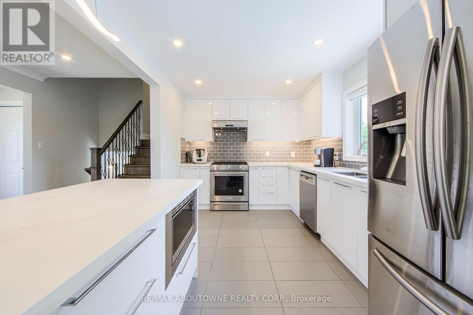 Photo 9 of 2122 Bridge Road, Oakville ON