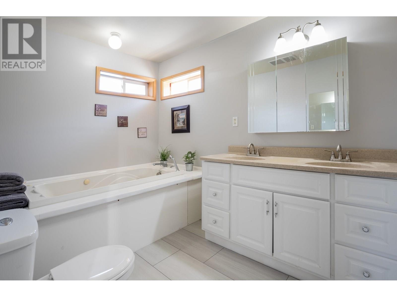 23 BRACKEN PARKWAY, Squamish