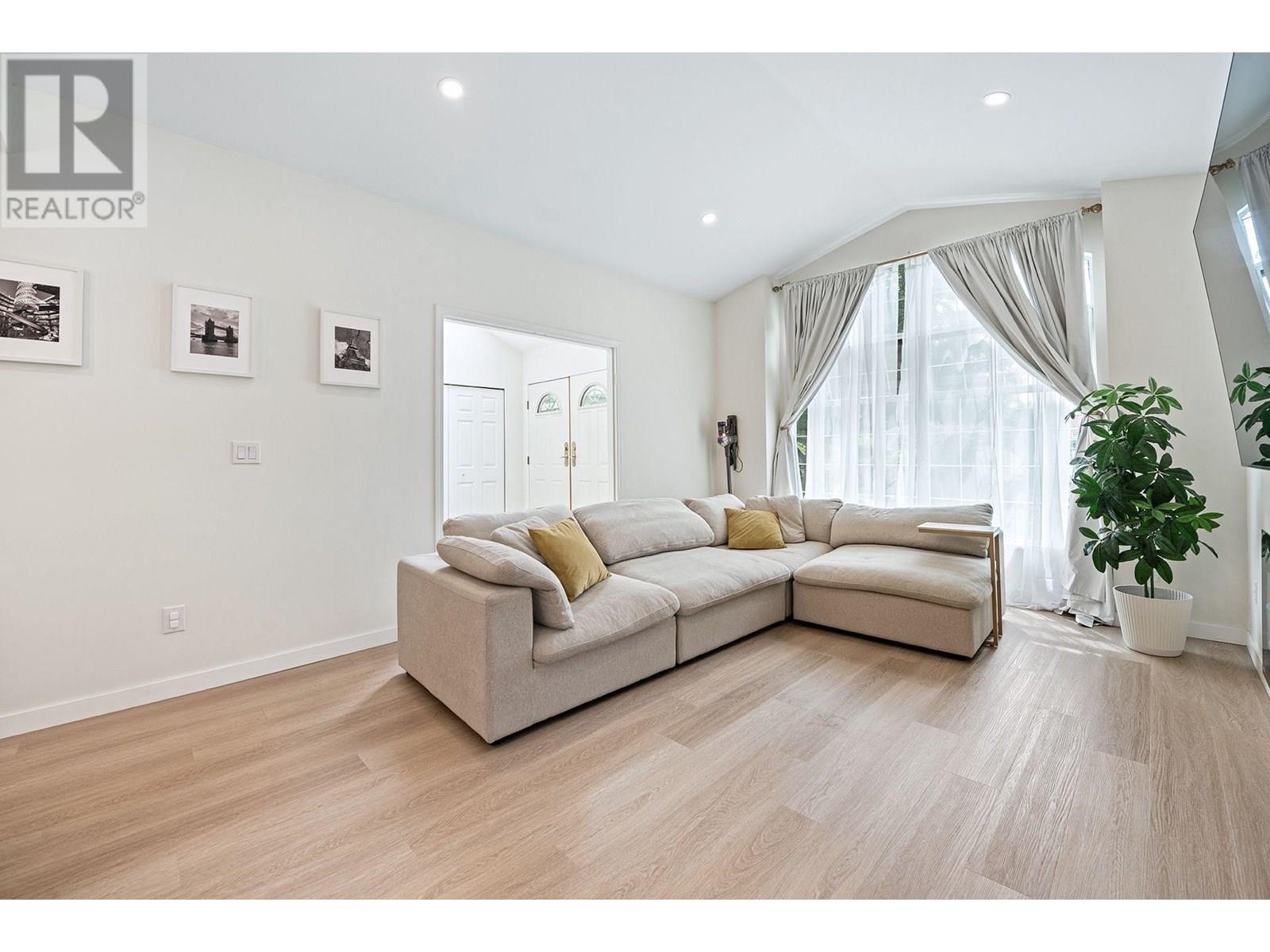 Photo 15 of 333 E 48th Avenue, Vancouver BC