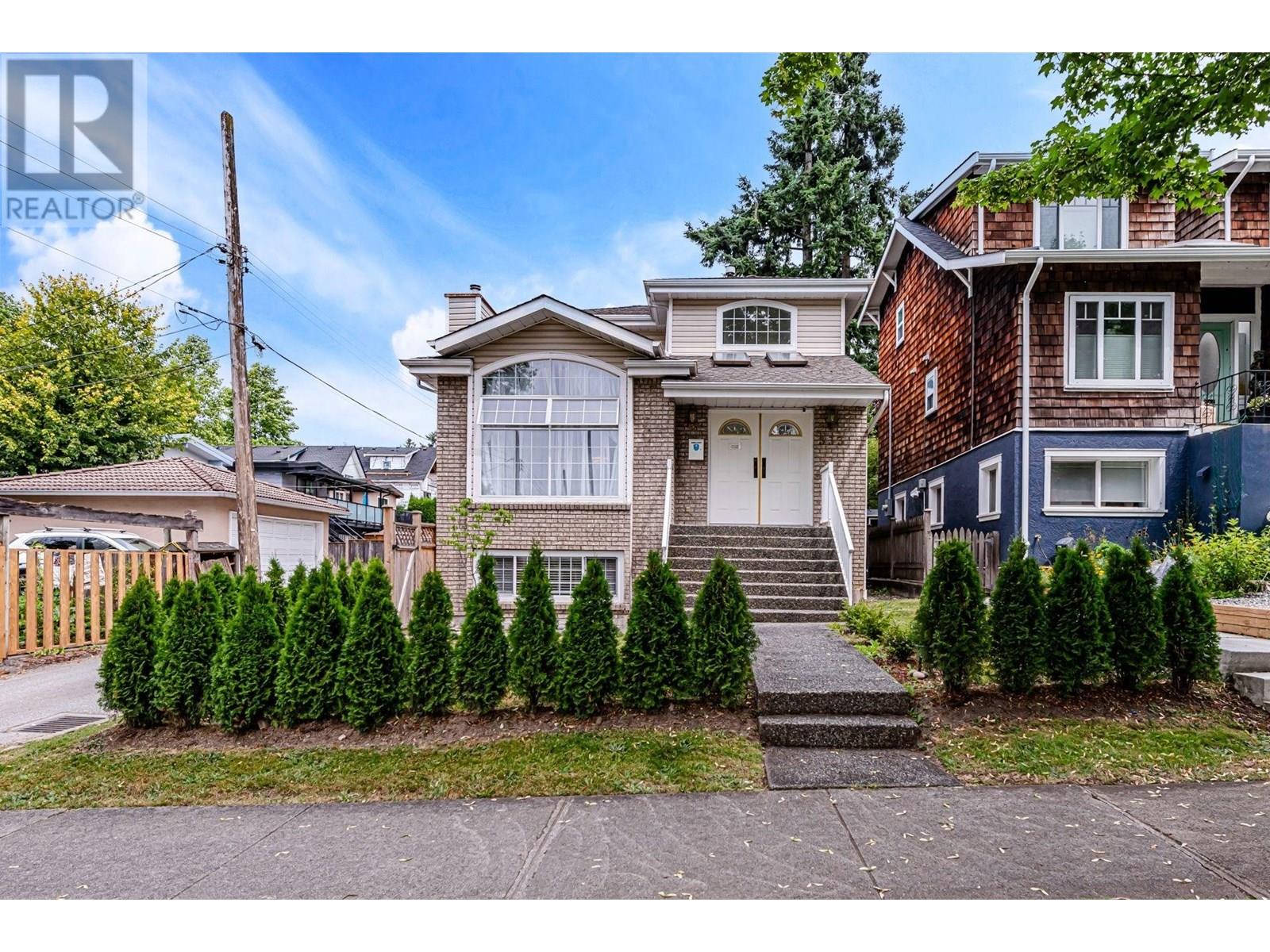 Photo 3 of 333 E 48th Avenue, Vancouver BC