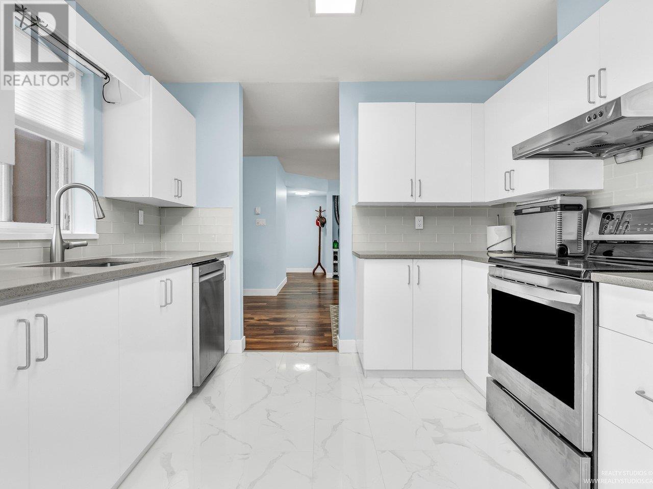 Photo 4 of 101 2285 Pitt River Road, Port Coquitlam BC