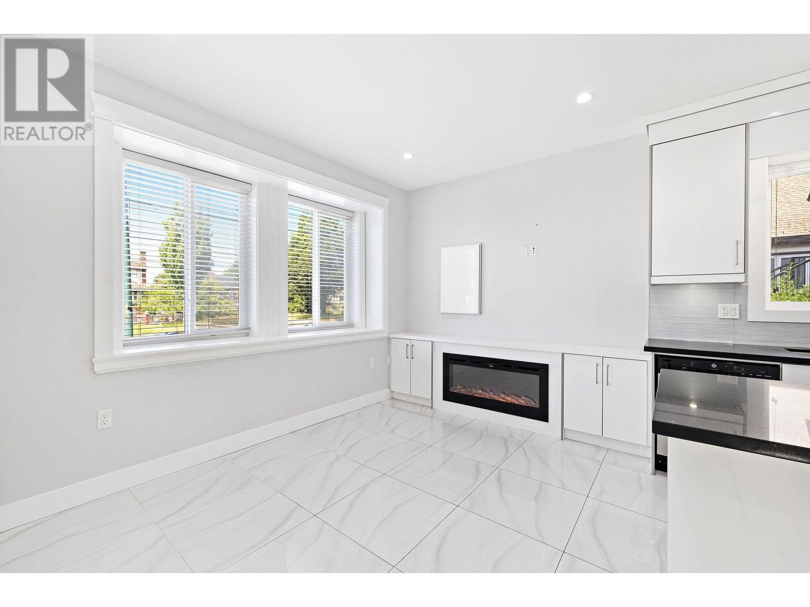 Photo 5 of 1 2430 41 Avenue, Vancouver BC