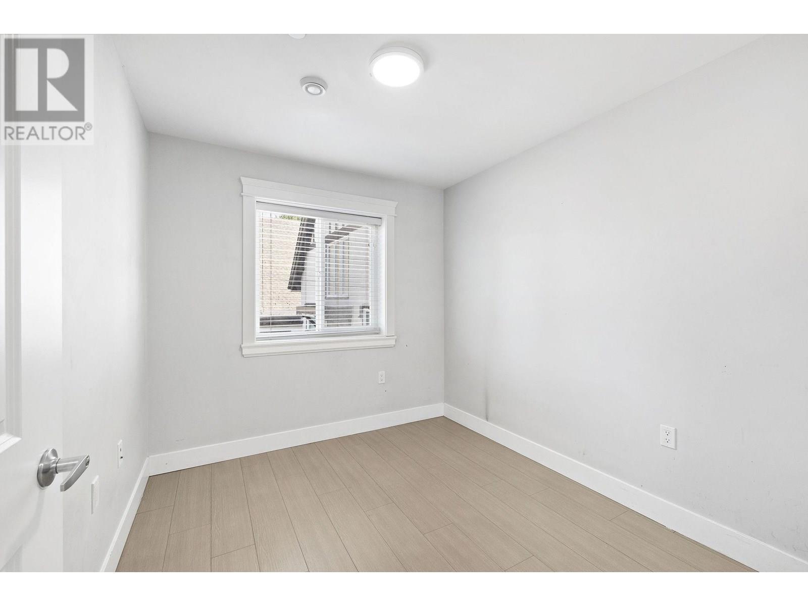 Photo 14 of 1 2430 41 Avenue, Vancouver BC