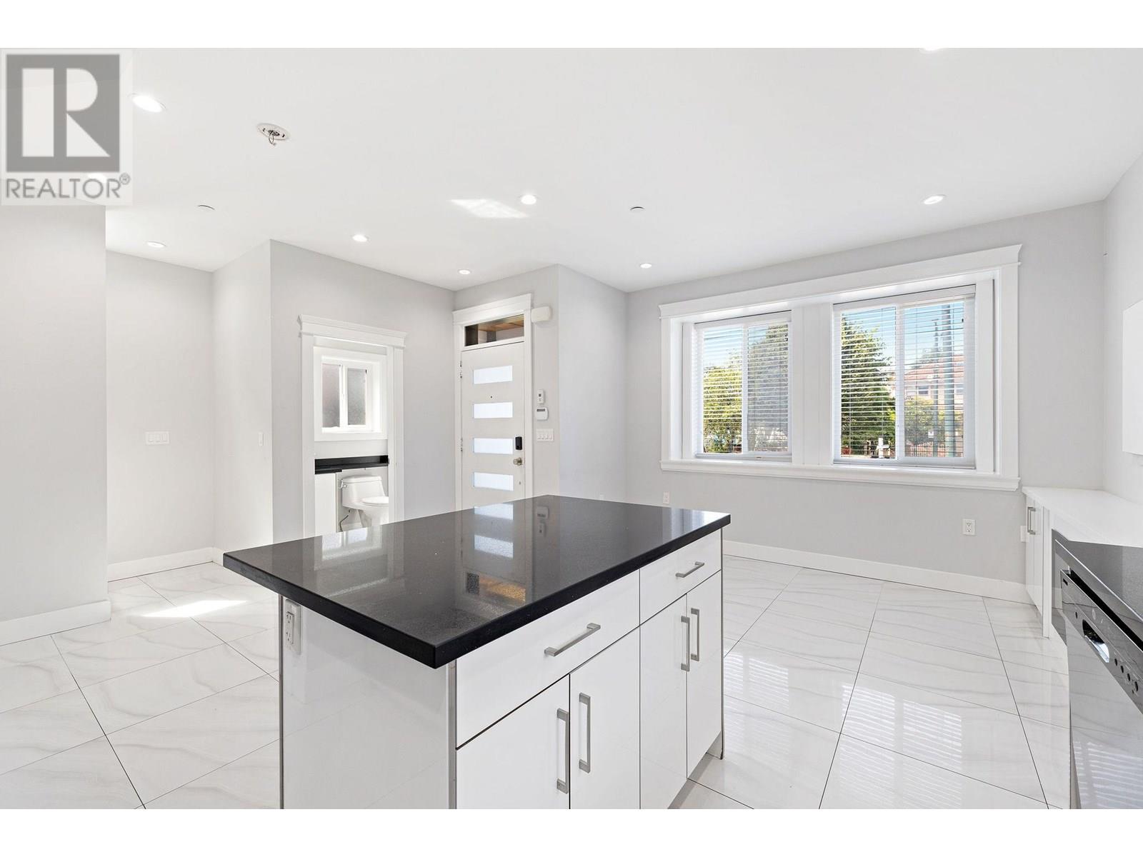 Photo 2 of 1 2430 41 Avenue, Vancouver BC
