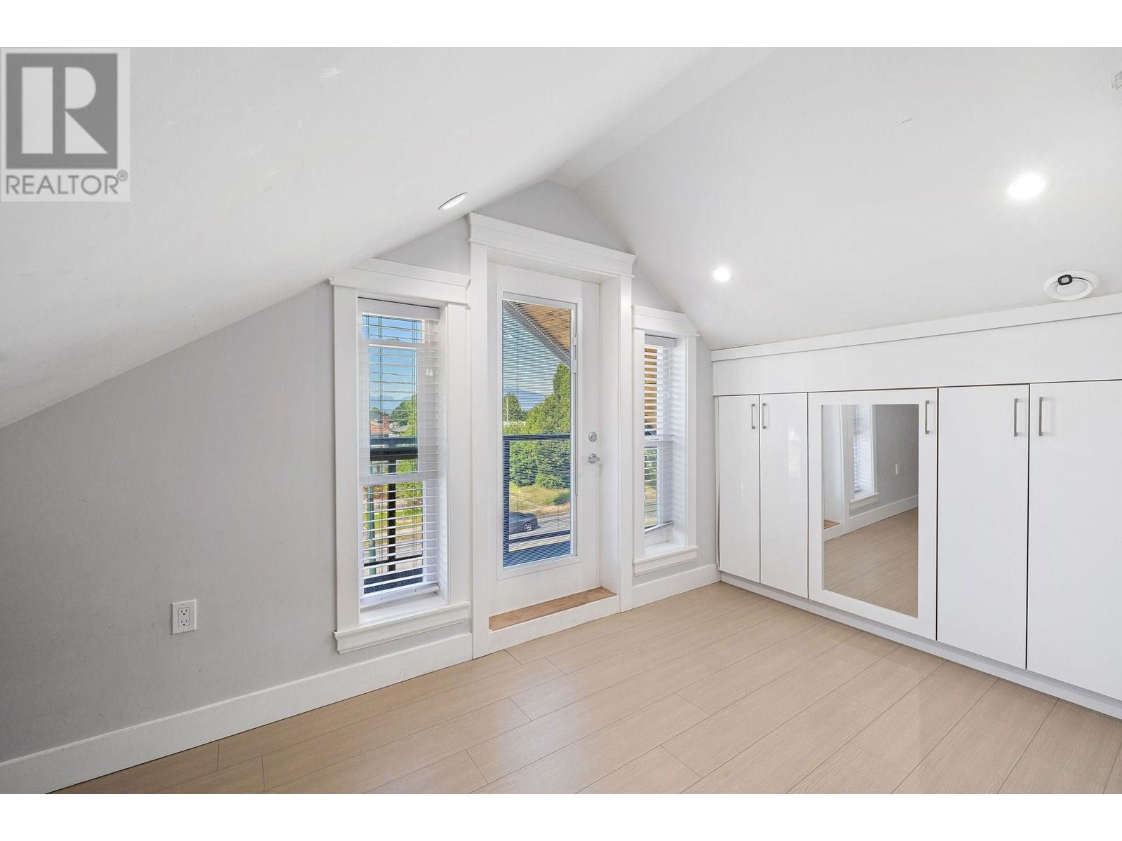 Photo 12 of 1 2430 41 Avenue, Vancouver BC