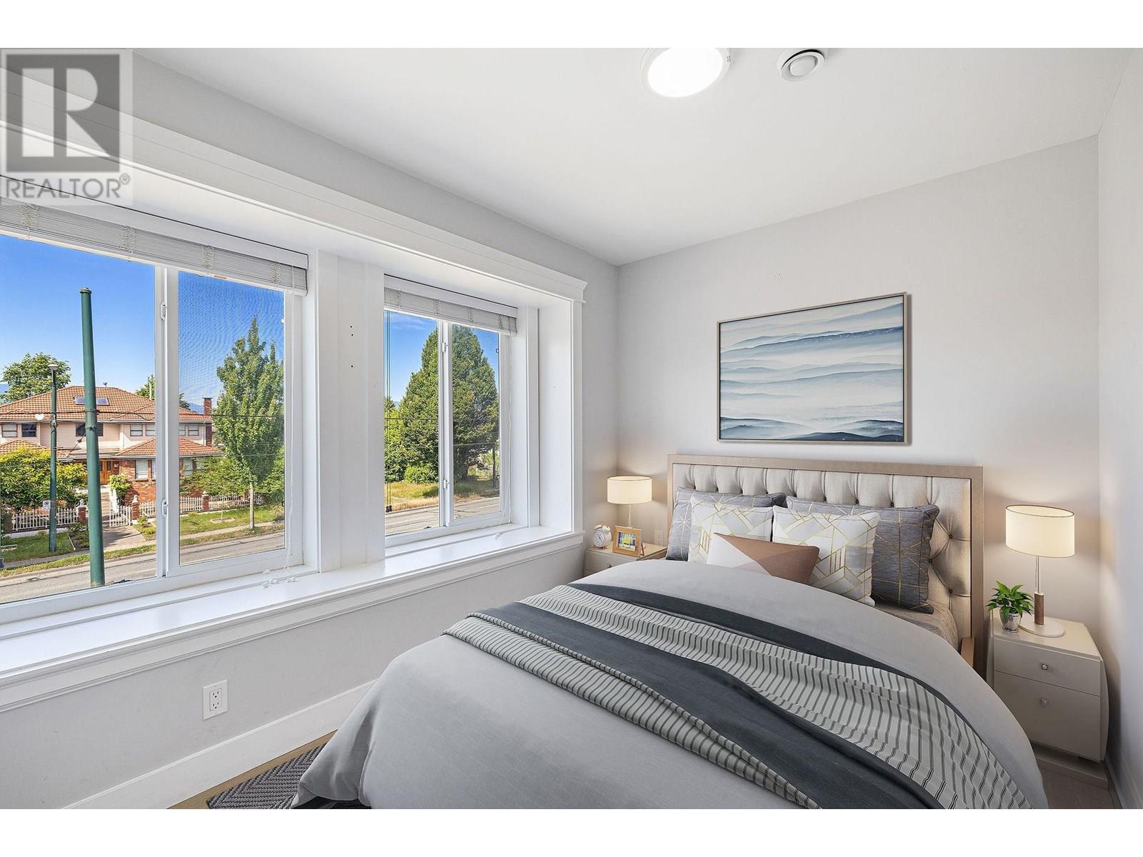 Photo 15 of 1 2430 41 Avenue, Vancouver BC
