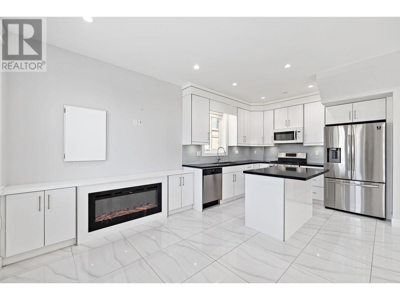 Photo 8 of 1 2430 41 Avenue, Vancouver BC