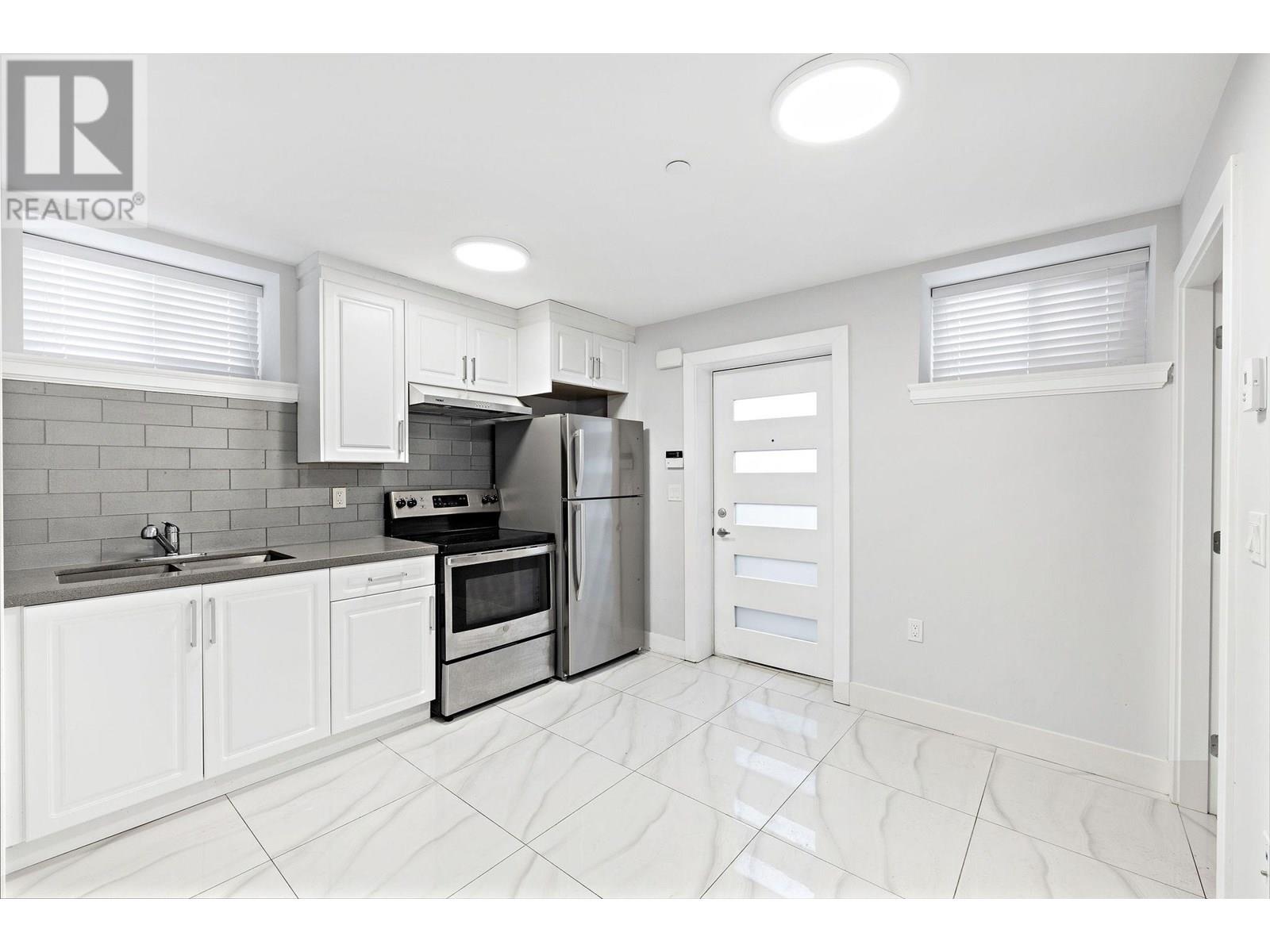 Photo 34 of 1 2430 41 Avenue, Vancouver BC