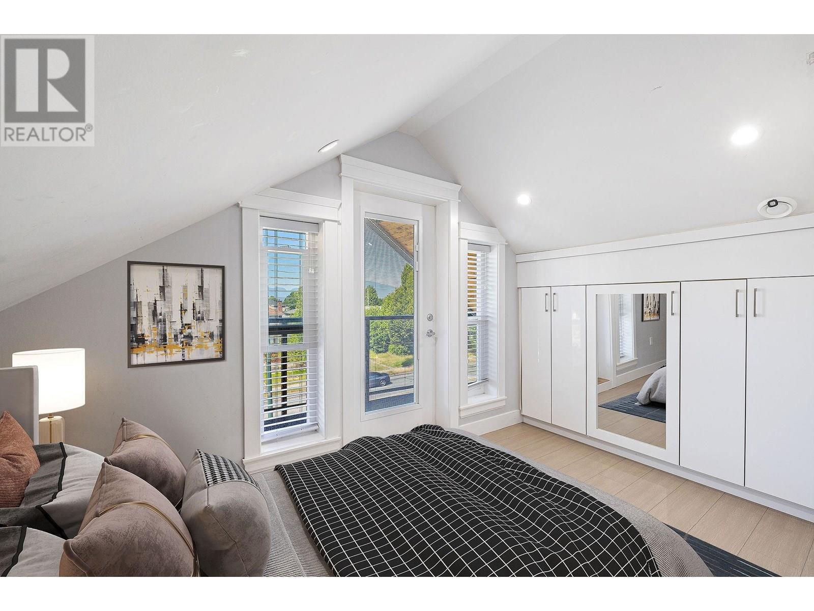 Photo 11 of 1 2430 41 Avenue, Vancouver BC
