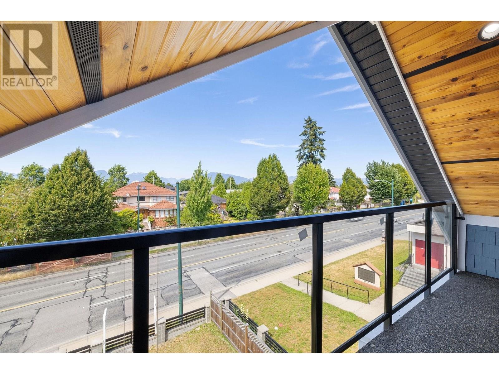 Photo 31 of 1 2430 41 Avenue, Vancouver BC