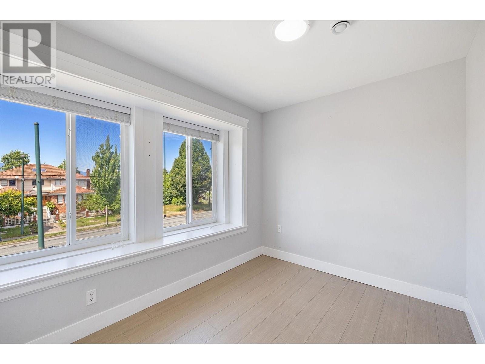 Photo 23 of 1 2430 41 Avenue, Vancouver BC