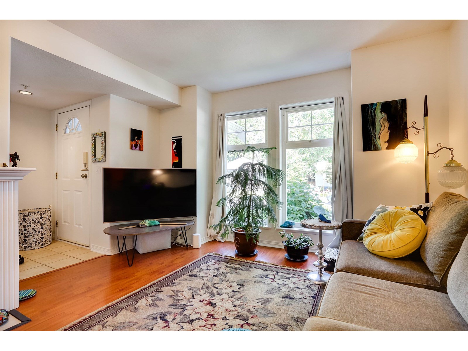 Photo 2 of 1 15432 16 A Avenue, Surrey BC