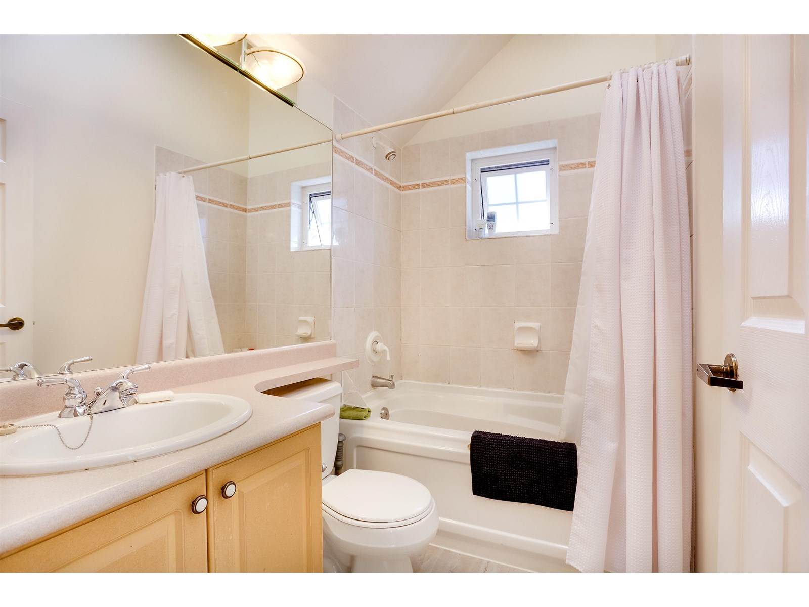 Photo 25 of 1 15432 16 A Avenue, Surrey BC