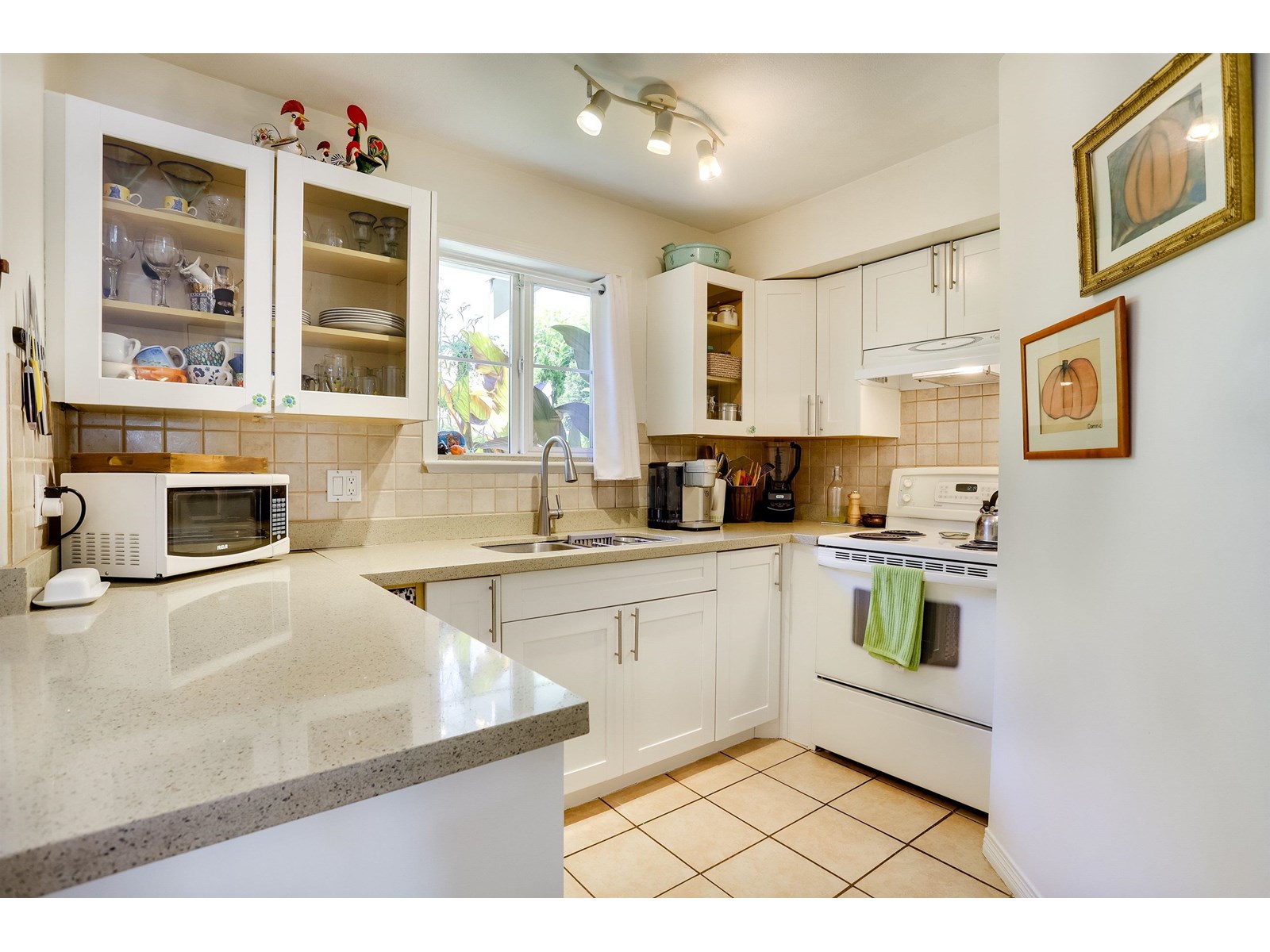 Photo 21 of 1 15432 16 A Avenue, Surrey BC