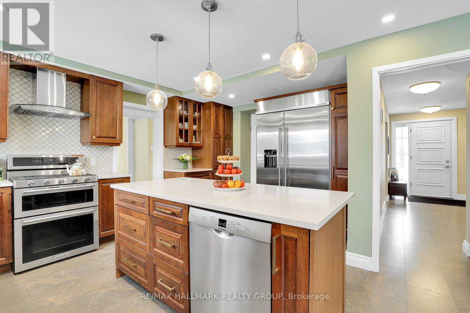 Photo 8 of 1712 Playfair Drive, Ottawa ON