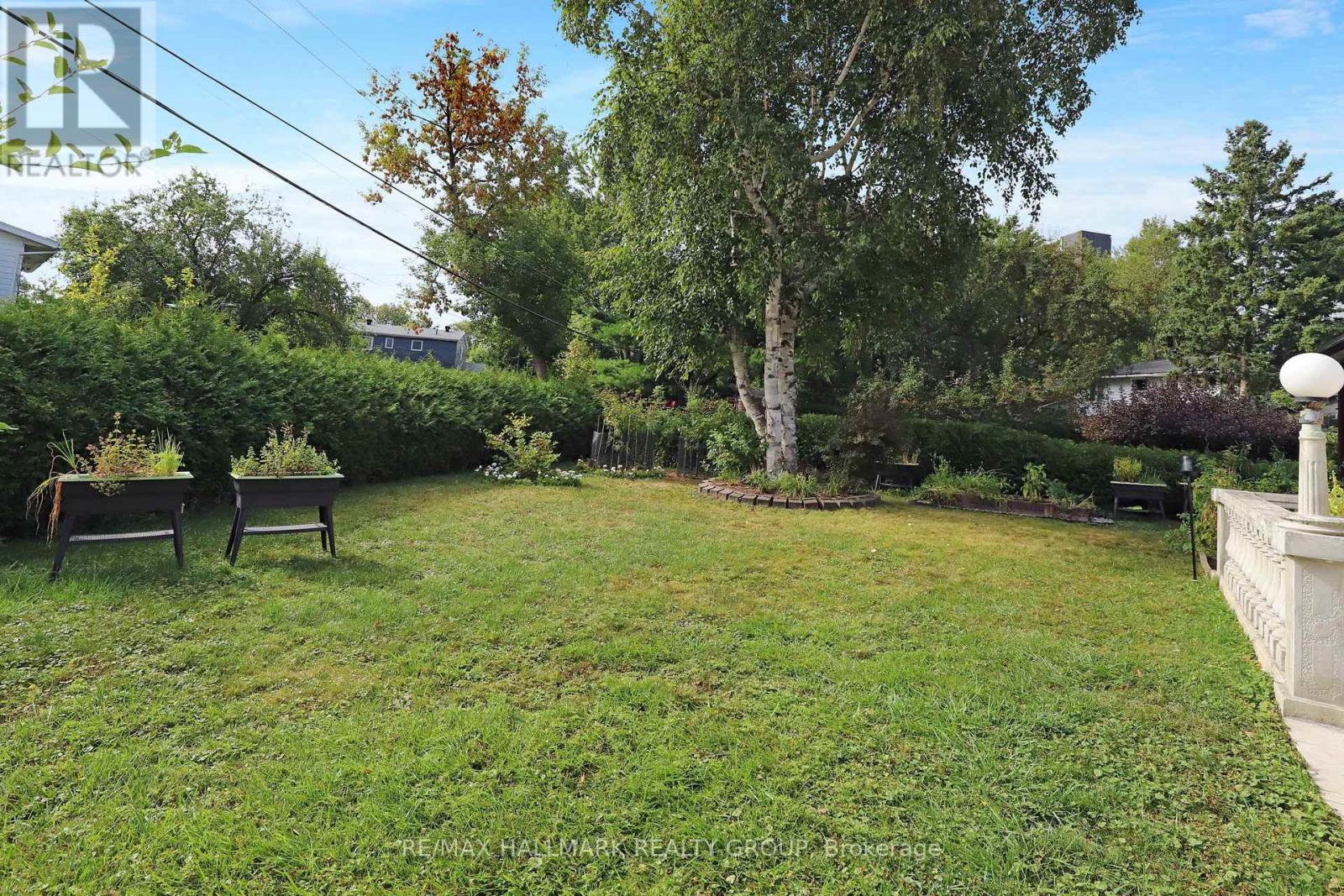 Photo 4 of 1712 Playfair Drive, Ottawa ON