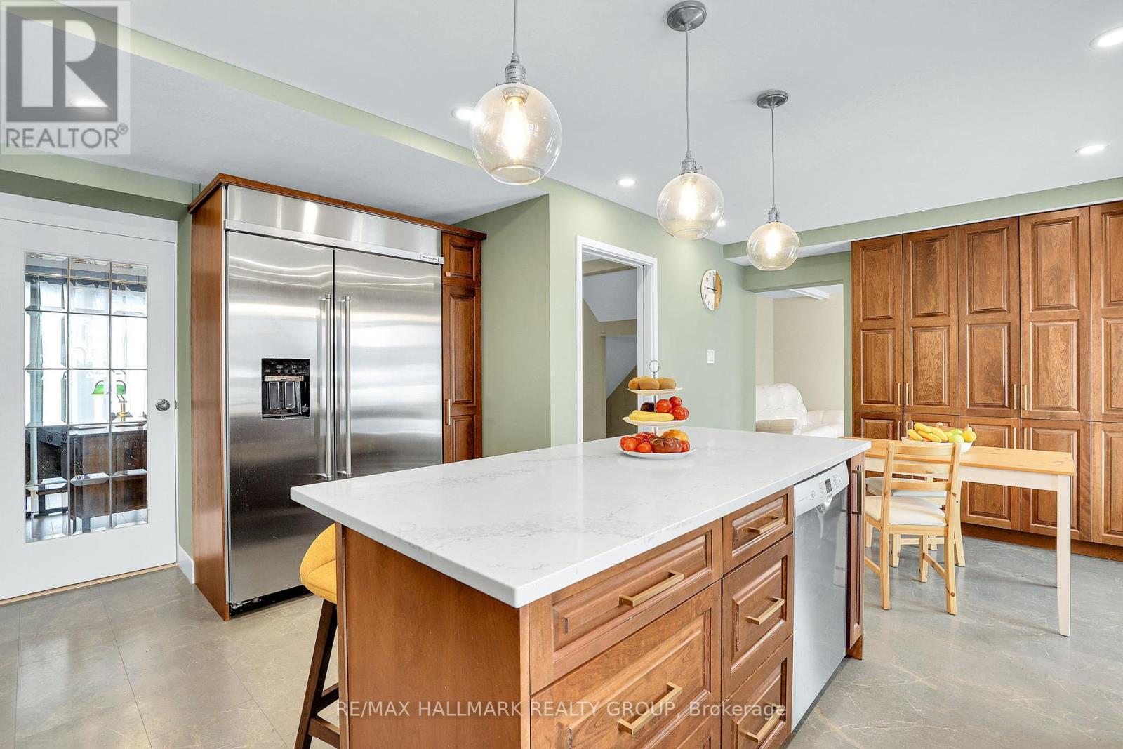 Photo 12 of 1712 Playfair Drive, Ottawa ON