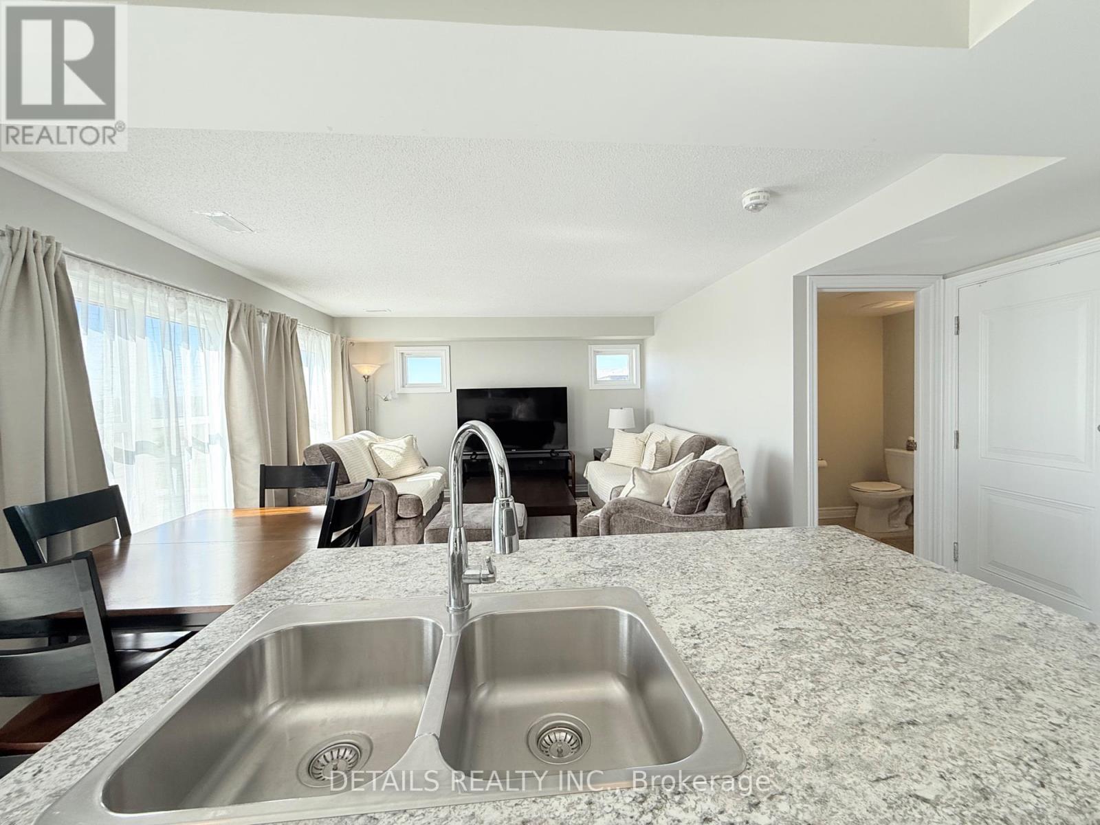 Photo 3 of B 743 Magnolia Street, Ottawa ON