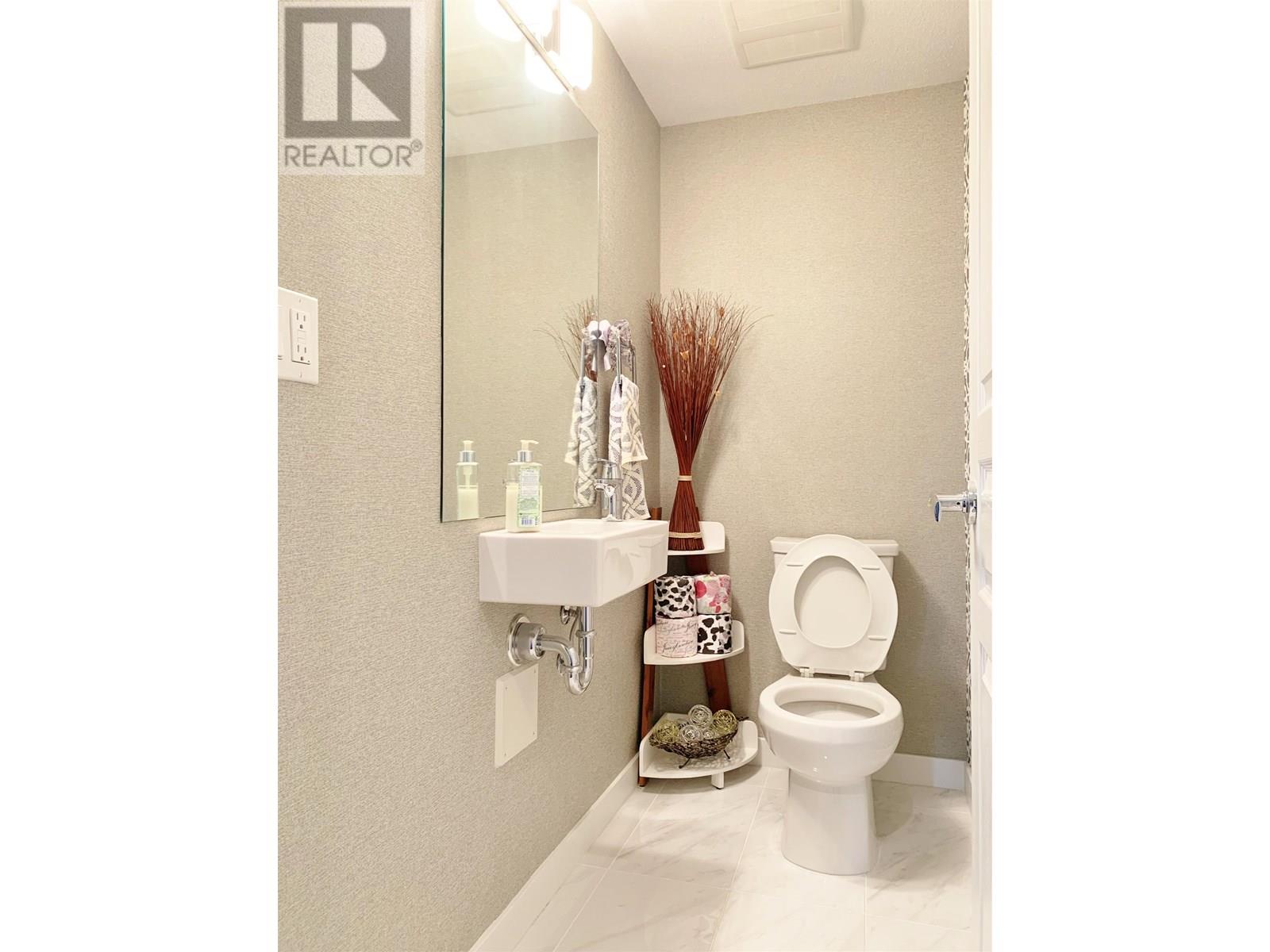 Photo 8 of 46 5550 Admiral Way, Delta BC