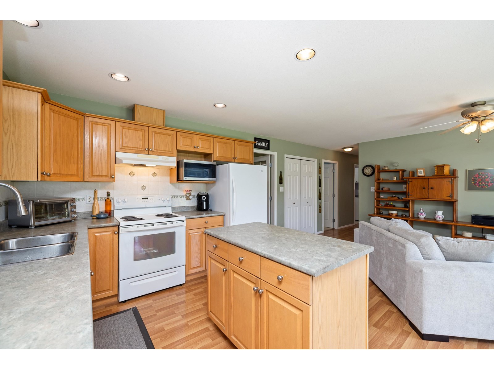 Photo 10 of 46492 Ranchero Drive Sardis East Vedder, Chilliwack BC