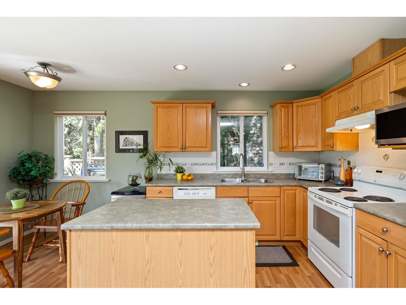 Photo 2 of 46492 Ranchero Drive Sardis East Vedder, Chilliwack BC