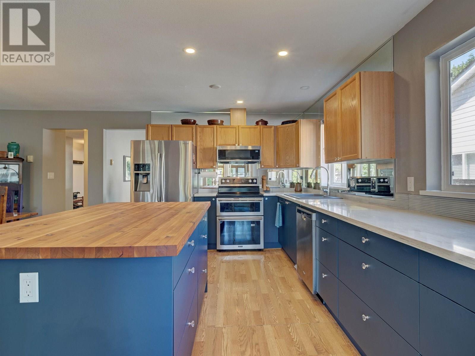 6080 S GALE AVENUE, Sechelt
