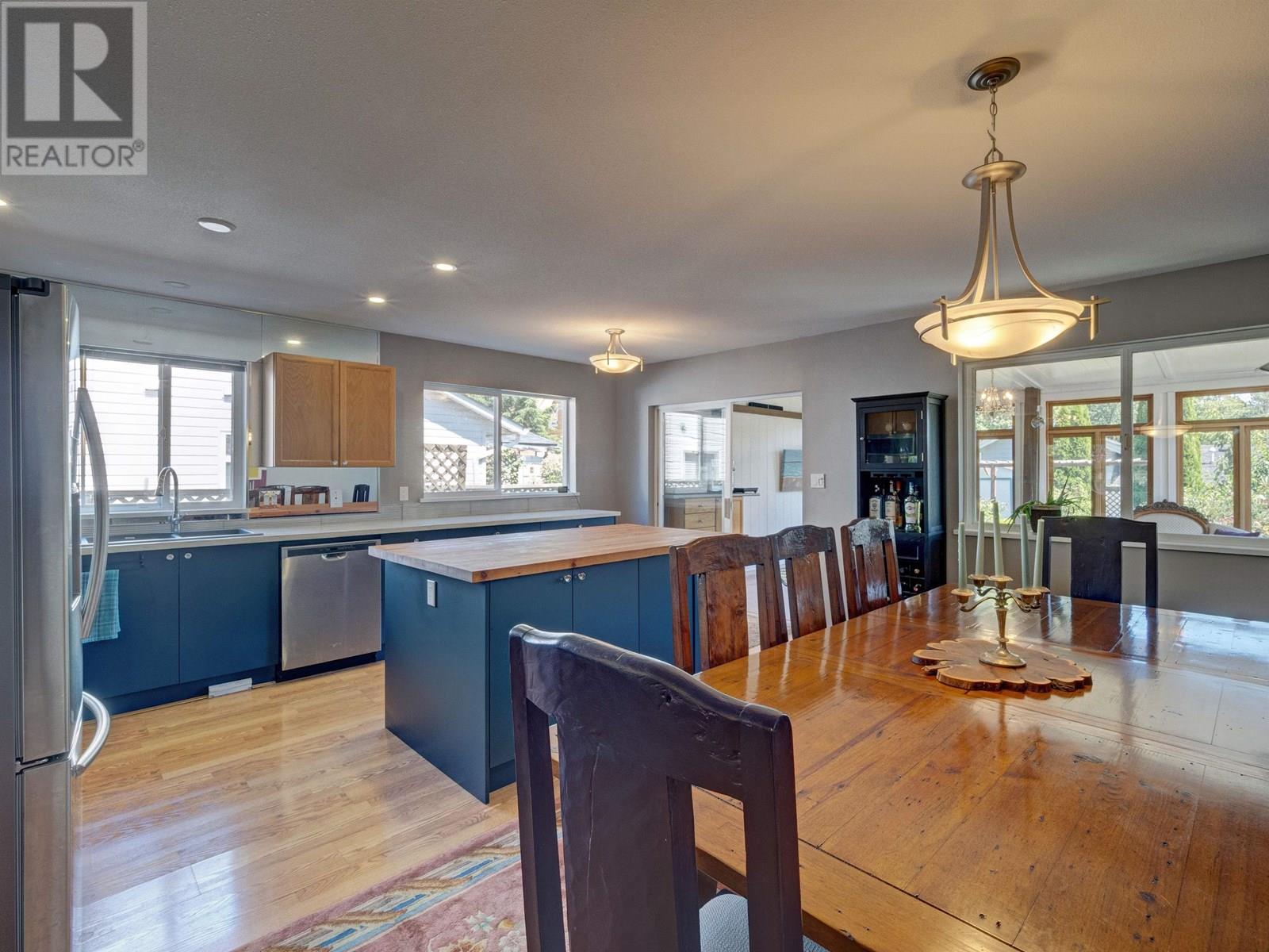 6080 S GALE AVENUE, Sechelt