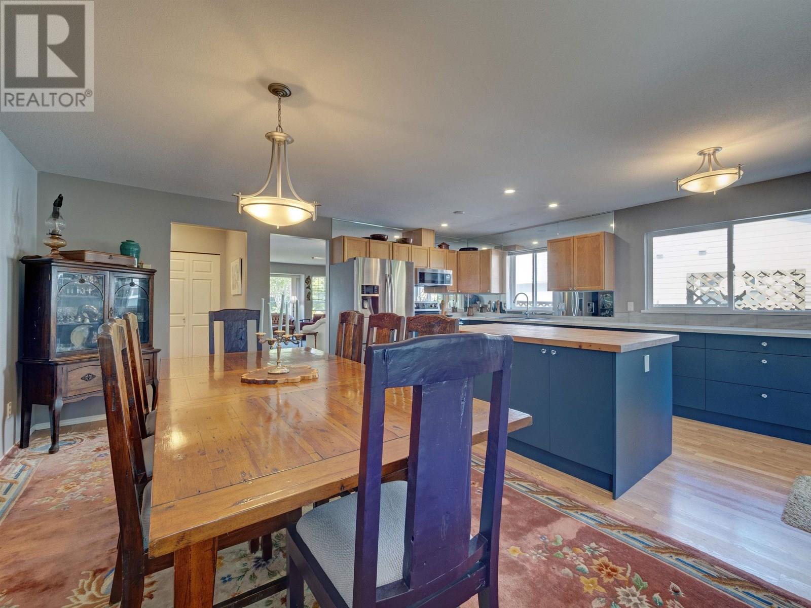 6080 S GALE AVENUE, Sechelt
