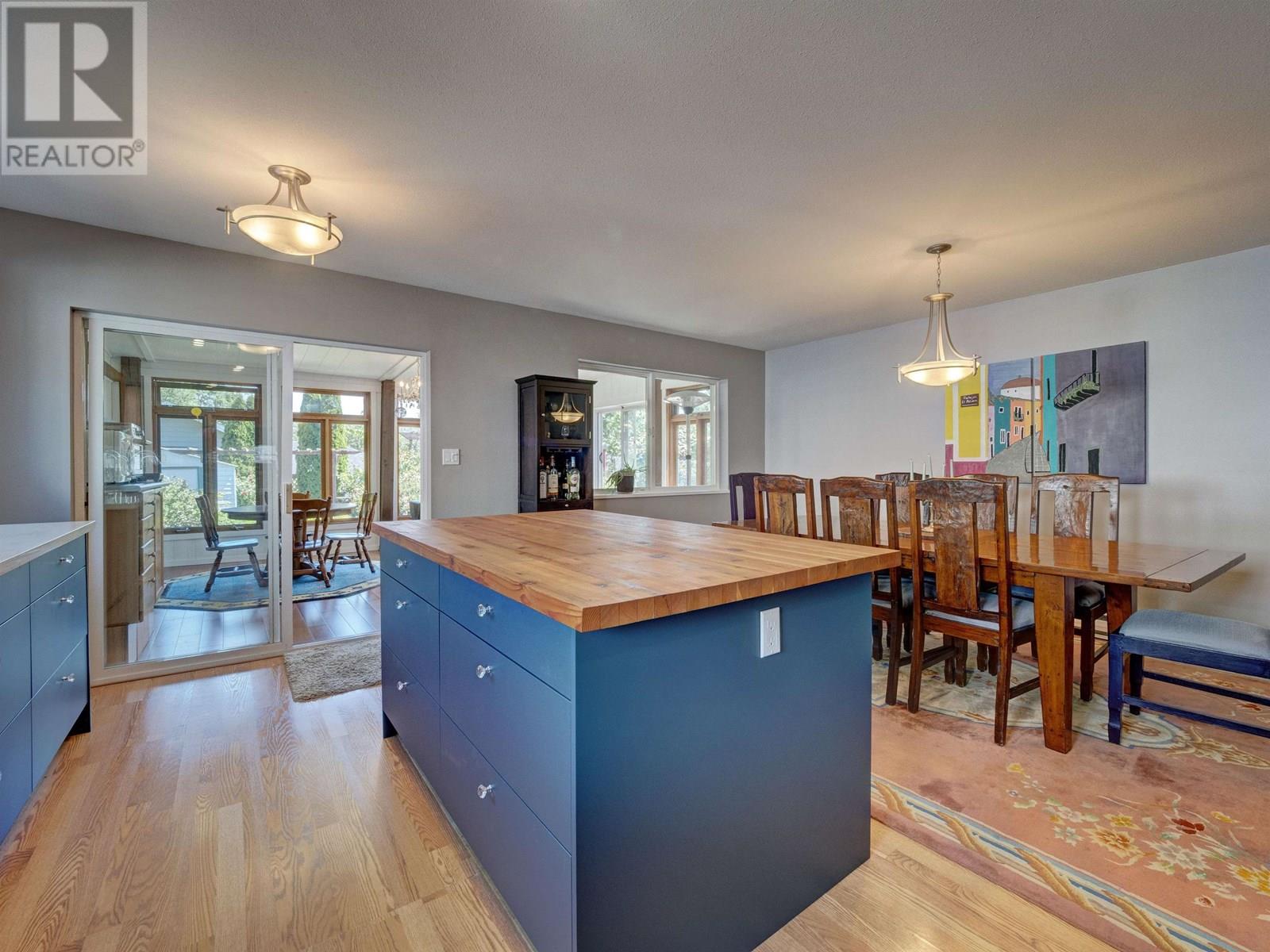 6080 S GALE AVENUE, Sechelt