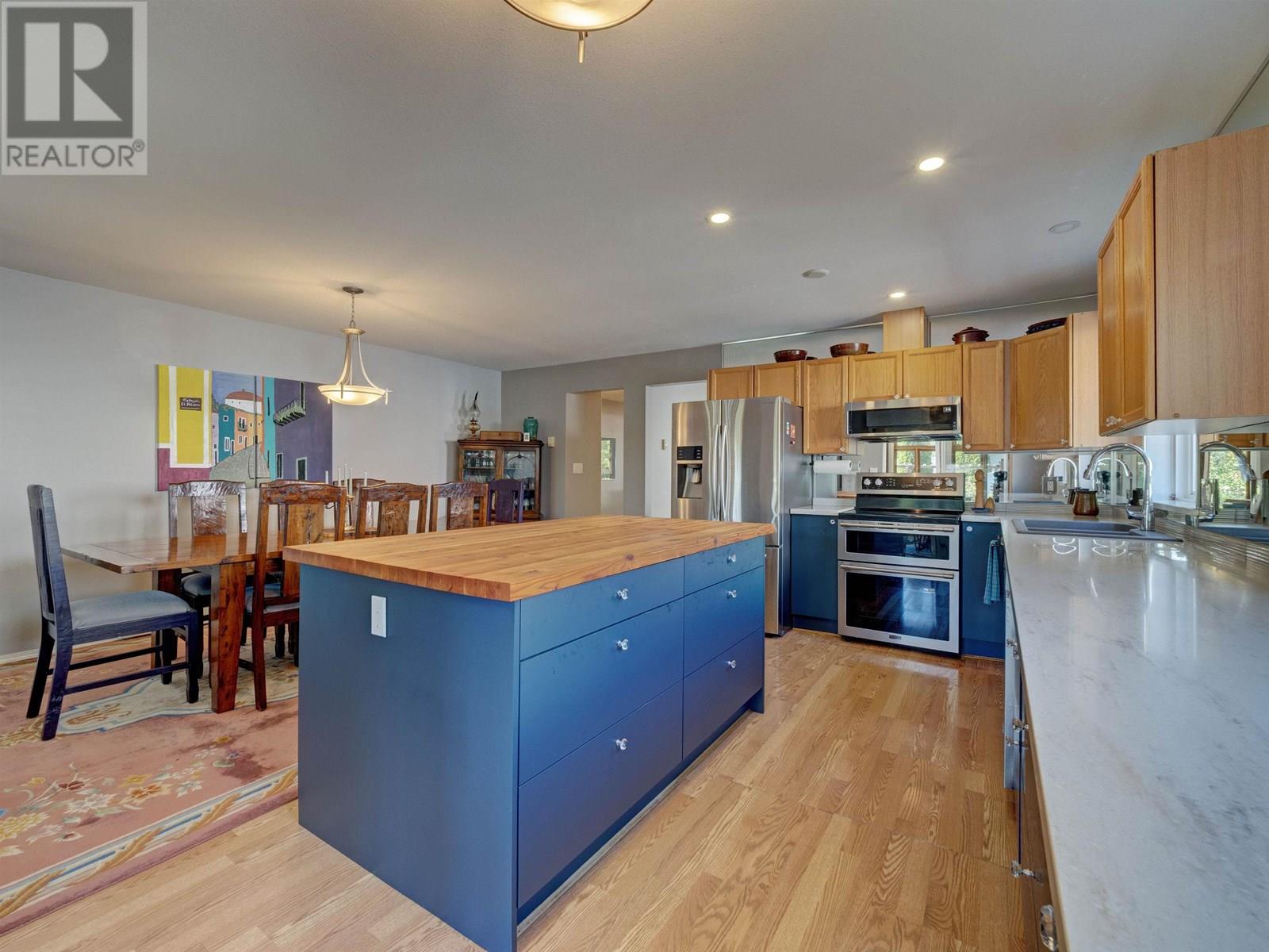 6080 S GALE AVENUE, Sechelt