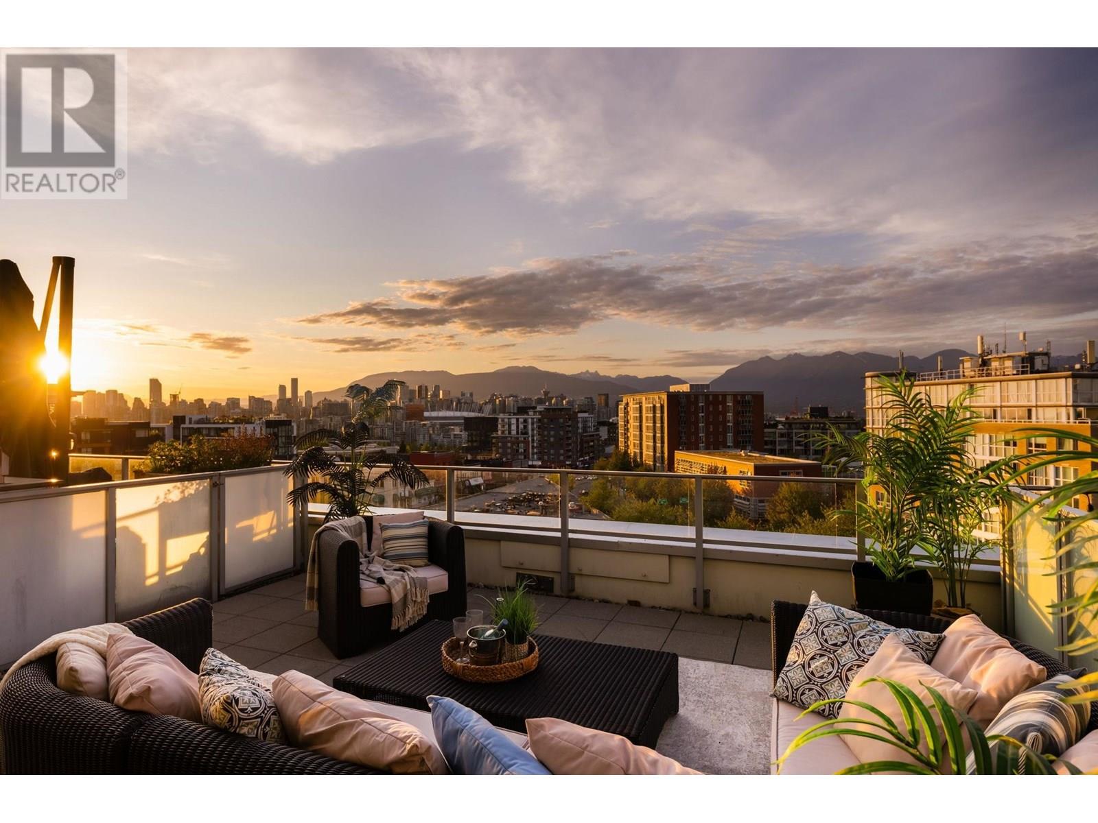 Photo 3 of 602 2508 Watson Street, Vancouver BC