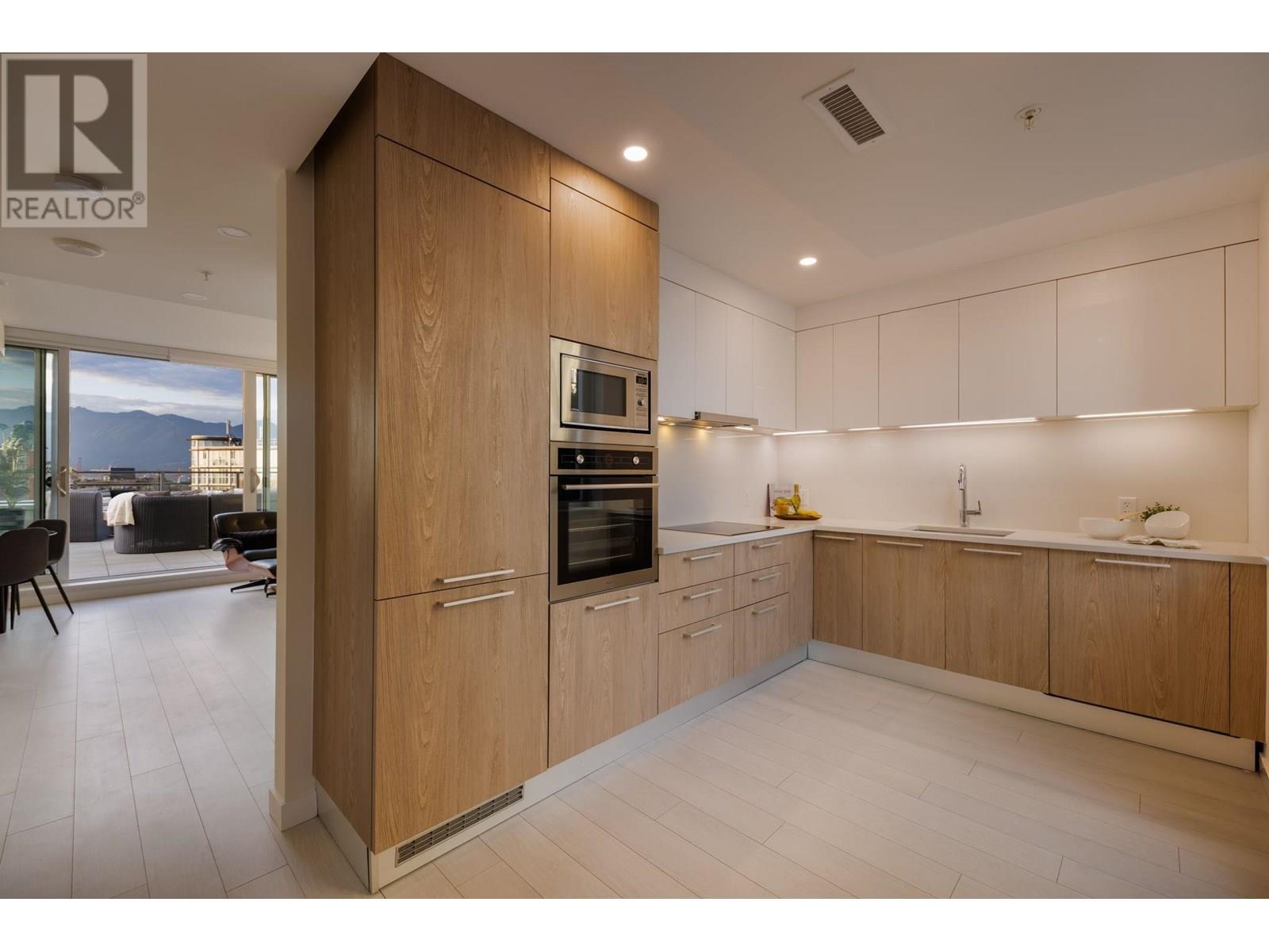 Photo 7 of 602 2508 Watson Street, Vancouver BC