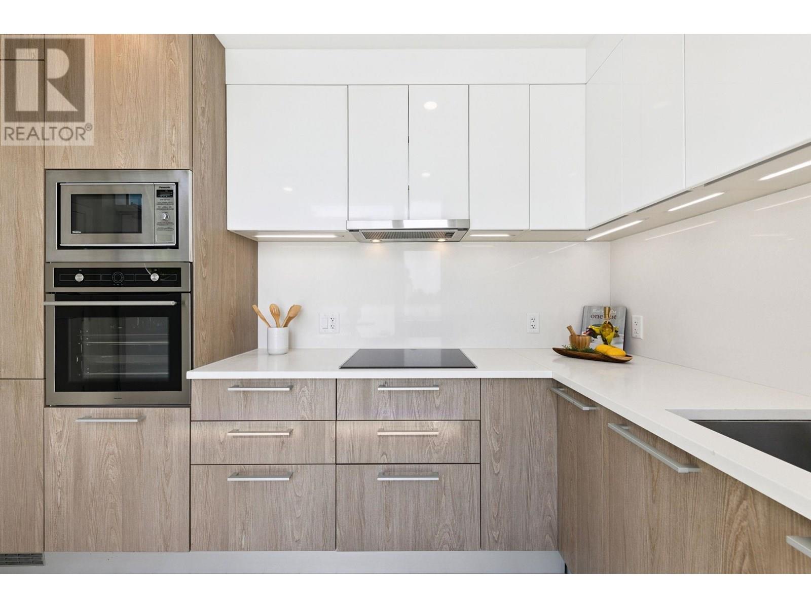Photo 6 of 602 2508 Watson Street, Vancouver BC