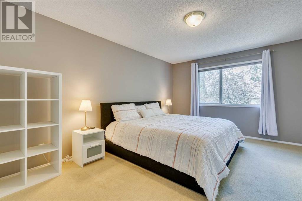 Single Family House for Sale in  Douglasdale Point SE Douglasdale/Glen Calgary 