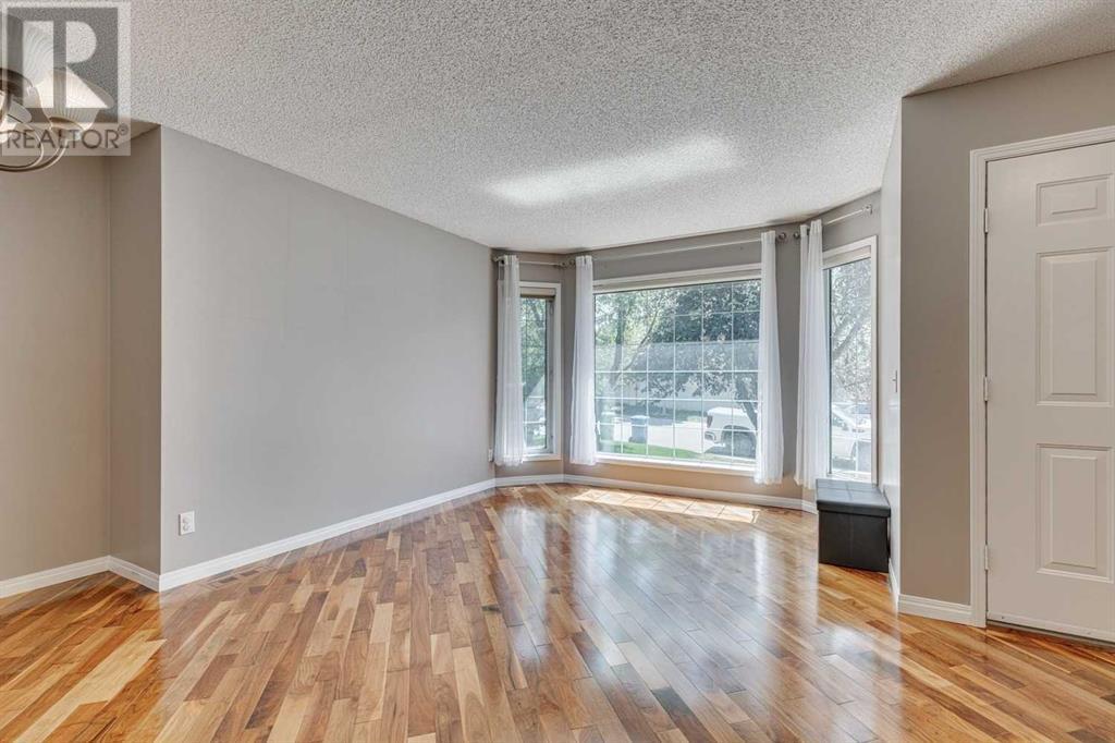 Single Family House for Sale in  Douglasdale Point SE Douglasdale/Glen Calgary 