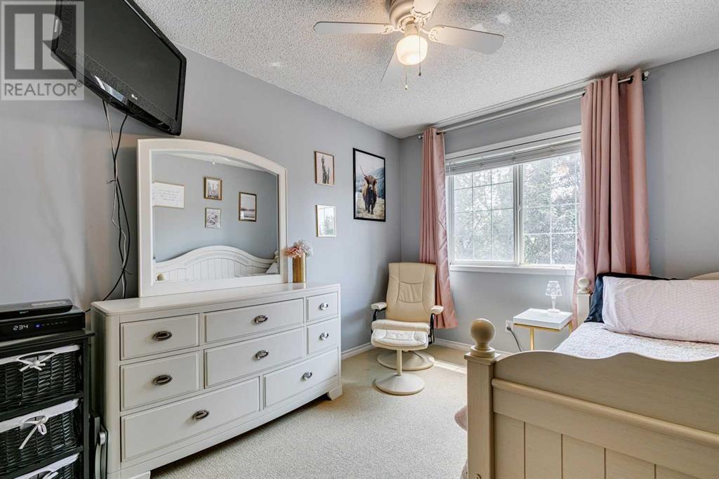 Single Family House for Sale in  Douglasdale Point SE Douglasdale/Glen Calgary 