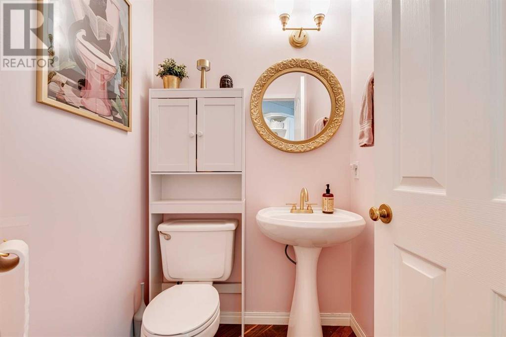 Single Family House for Sale in  Douglasdale Point SE Douglasdale/Glen Calgary 