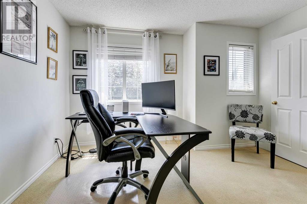 Single Family House for Sale in  Douglasdale Point SE Douglasdale/Glen Calgary 
